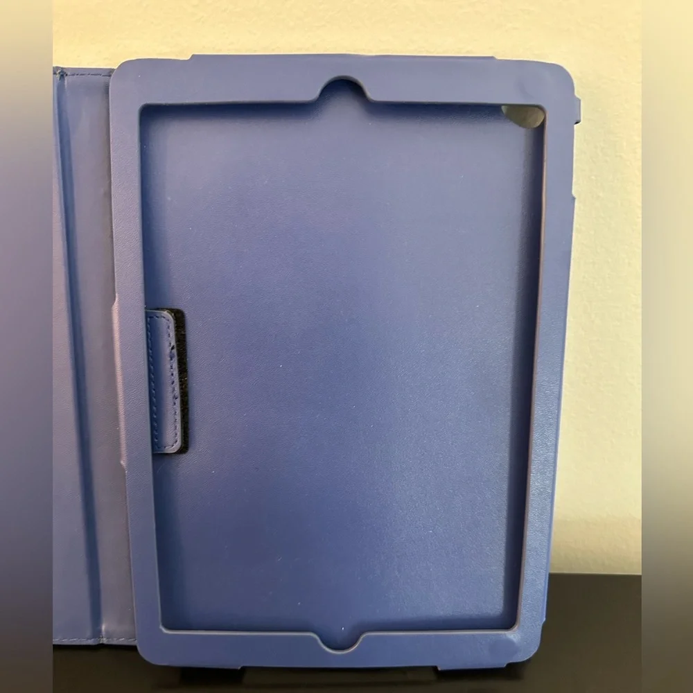 Marc Jacobs Tablet Cover and Stand– Blue
